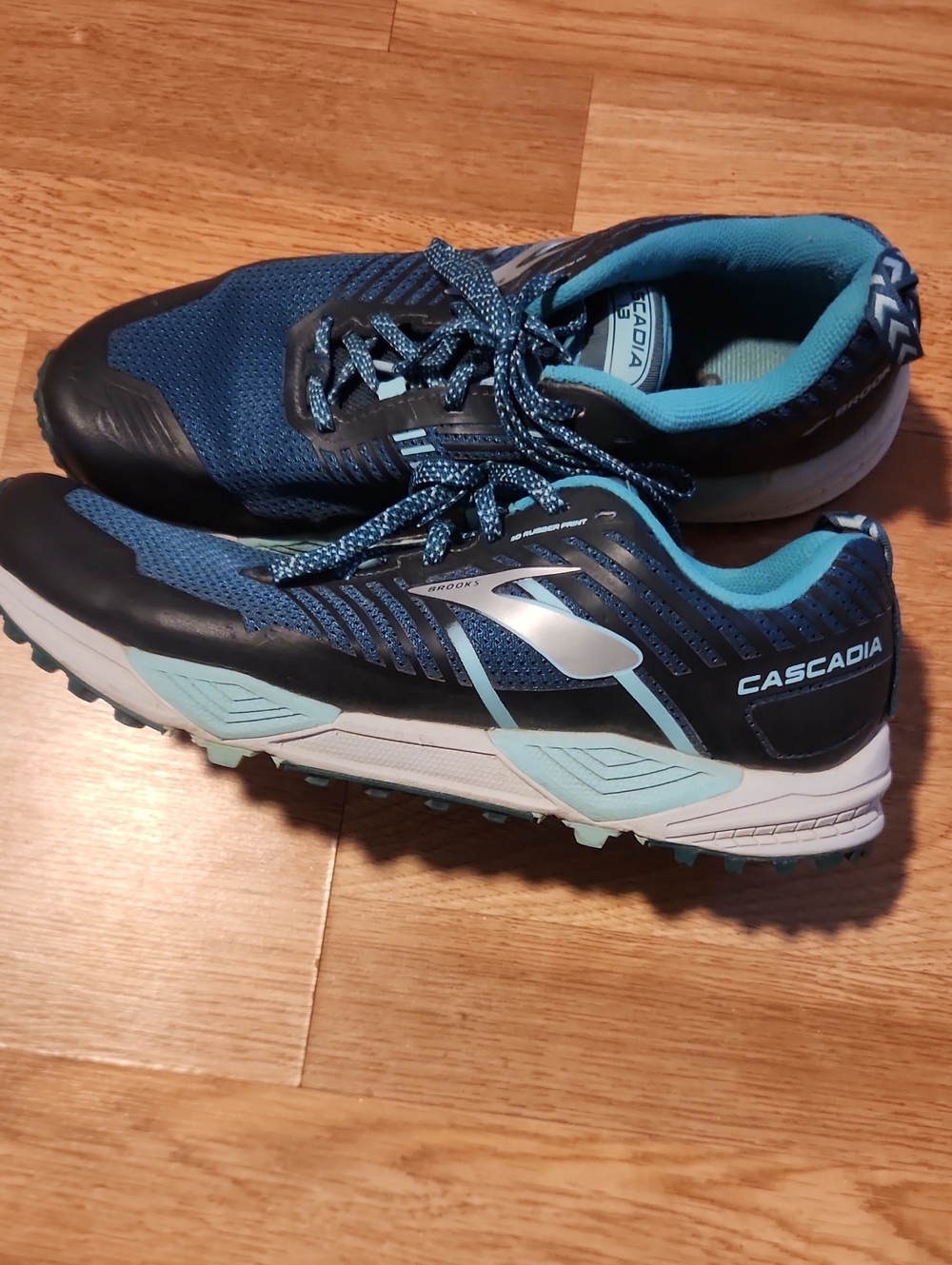 Brooks Cascadia 13 Trail Running Shoes in Blue/Teal